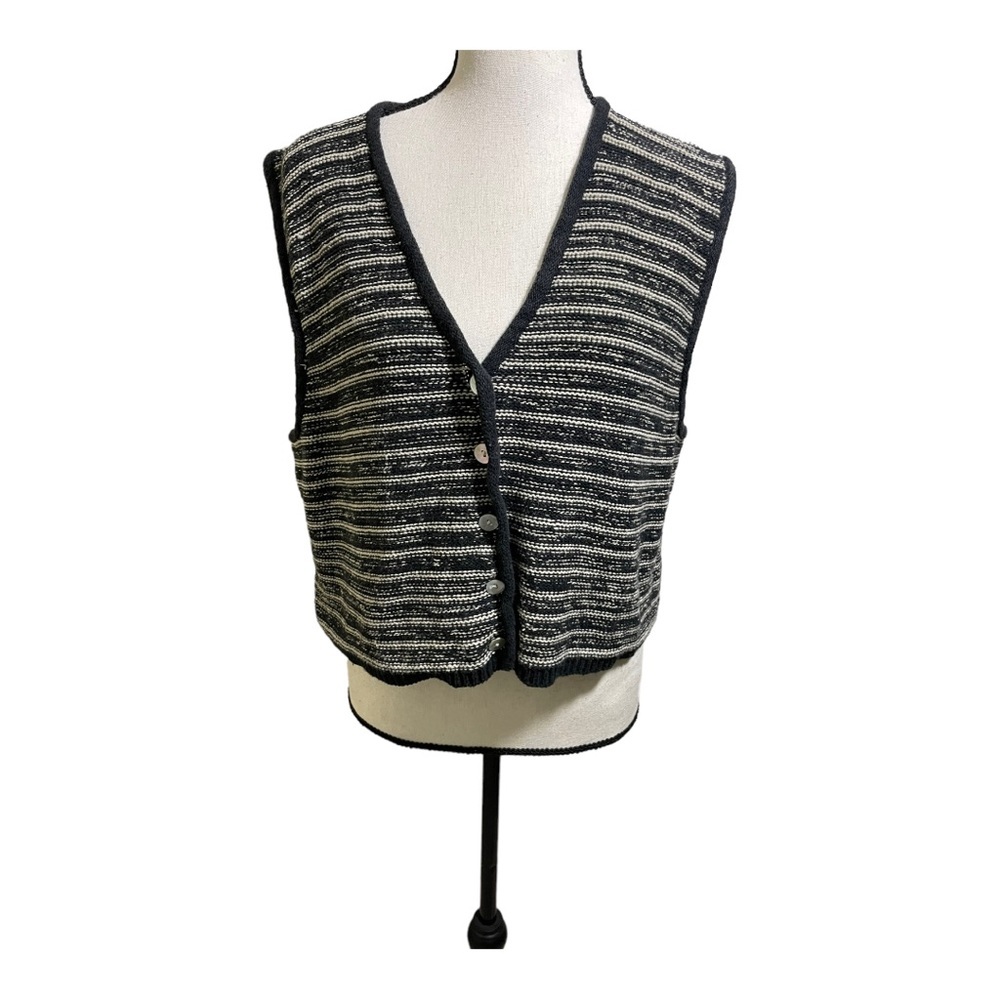 Melrose button front knit blend sweater vest. Grey-beige striped.size Large